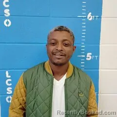 Mugshot of LADARRIUS D DALTON