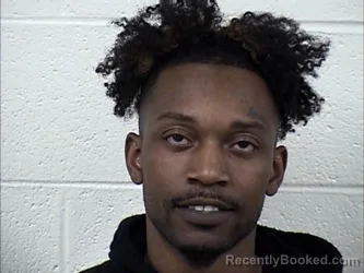 Mugshot of TREYVON DEUNTAE SAULSBERRY