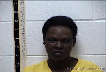 Mugshot of LATOYA R DAVIS