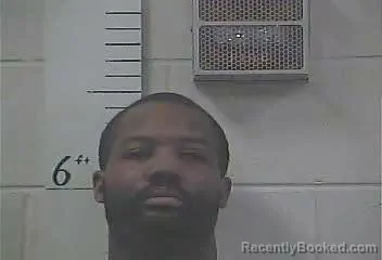Mugshot of TAVARIUS 260284 MURRAY