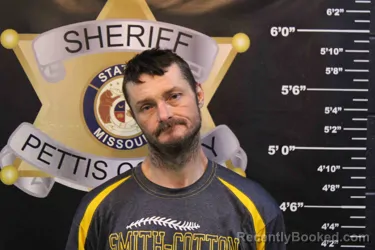 Mugshot of DUSTIN GALLOWAY