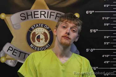 Mugshot of JUSTIN ROGERS