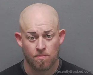 Mugshot of JONATHAN G SAUNDERS