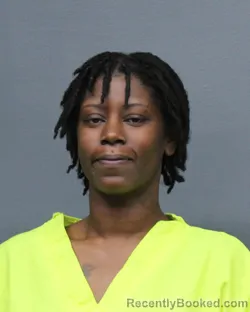 Mugshot of QUENYETTA SHABRE ROBINSON