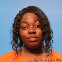 Mugshot of Sharnelle Leonard