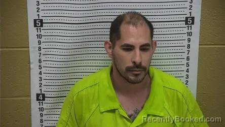 Mugshot of Oscar Eduardo Holguin