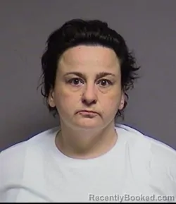 Mugshot of Amber Marie Mackinon