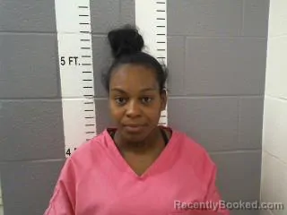 Mugshot of JAIQUAN SHONQUE PERFELTHIA TRAYLOR booked in Carter County, Oklahoma on June 14, 2026