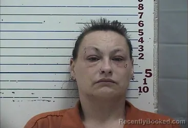 Mugshot of TRACY LYNN SAUNDERS