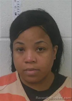 Mugshot of SIMONE A ROBINSON