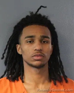 Mugshot of DAYVEON ANTOINE WALKER