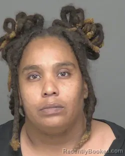 Mugshot of SHENIKA MARIE ECHAVARRIA booked in Highlands County, Florida on March 5, 2026