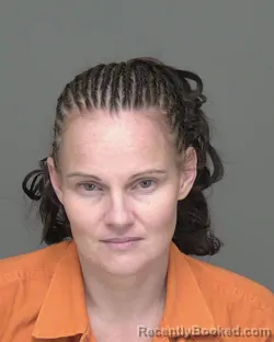 Mugshot of AMBER MARIE TRUETT booked in Highlands County, Florida on April 27, 2026