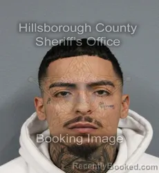 Mugshot of ROBERTO CARLOS JR CRUZ