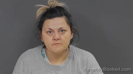 Mugshot of Roxanna Nicole Carter