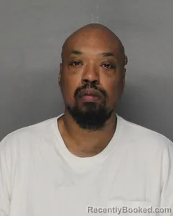 Mugshot of CEDRIC WAYNE ROBERSON