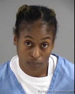 Mugshot of LYNNETTE MONIQUE BENNETT-STEPHENS