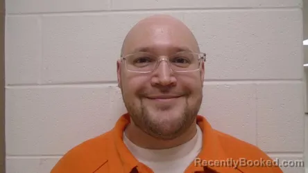 Mugshot of MICHAEL JOHNATHAN SAUNDERS