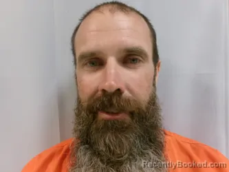 Mugshot of Hunter Tyler Carter