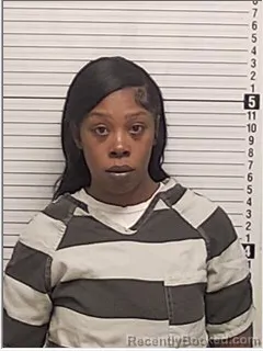 Mugshot of JOSALYNN JANEICE HART