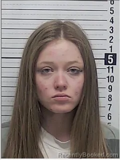 Mugshot of CIRCE SWIFT HOBBS