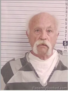 Mugshot of DAVID THOMAS HOLLAND