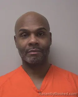 Mugshot of KENNIZZIE ROKINTA JONES