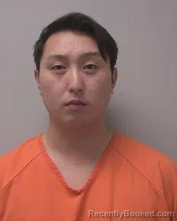 Mugshot of YWPHENG VUE