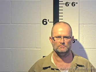 Mugshot of DUSTIN M SMITH
