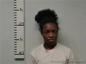 Mugshot of Averionna Ledelia Beverly booked in Hardin County, Texas on April 29, 2026