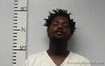 Mugshot of Thaison Juslius Rashuad Washington booked in Hardin County, Texas on May 9, 2026