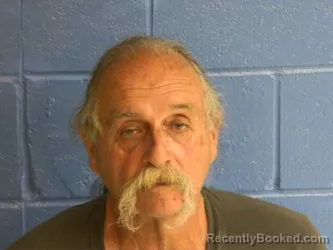 Mugshot of AARON ANDREW DAVIS booked in Humphreys County, Tennessee on May 2, 2026