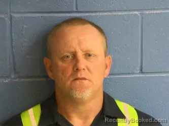 Mugshot of STEPHEN RAY JR ROBIRDS booked in Humphreys County, Tennessee on July 6, 2026