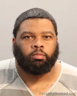 Mugshot of RAVON DEONTE FARRIS booked in Knox County, Tennessee on April 27, 2026