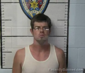 Mugshot of DERRICK EDWARD SYKES booked in Macon County, Tennessee on April 24, 2026