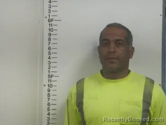 Mugshot of ROBERT R URQUIOLA