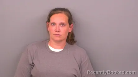 Mugshot of COURTNEY LYNN HOLLOWAY booked in Sumner County, Tennessee on June 20, 2026