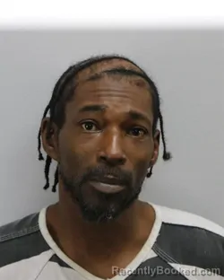 Mugshot of HARVEY MARTEZ GIDDENS
