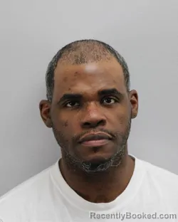 Mugshot of QUAVANNE JAMAR LUNDY booked in Virginia Beach County, Virginia on May 8, 2026