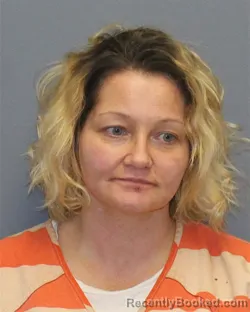 Mugshot of STEPHANIE DANIELLE MOXLEY