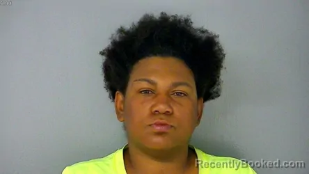Mugshot of SHERRITA CHOMAINE ELLIOT booked in Williamsburg County, Virginia on May 3, 2026