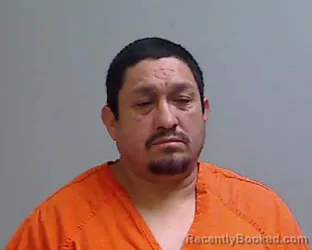Mugshot of VICTOR RAUL HERNANDEZ