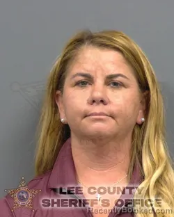 Mugshot of DONELLE SARAH EDMONSON booked in Lee County, Florida on March 31, 2026