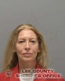 Mugshot of SHANDRA MARIE HOLDSWORTH booked in Lee County, Florida on April 2, 2026