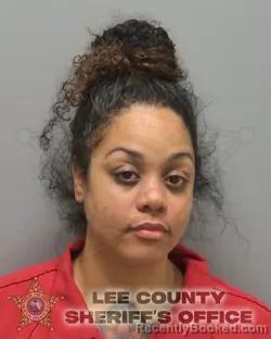 Mugshot of DOMINIQUE M SNOWDEN booked in Lee County, Florida on May 21, 2026