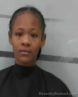 Mugshot of TARAYZIA GREEN