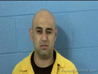 Mugshot of JONATHAN ROSS URRUTIA