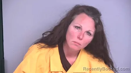 Mugshot of LOLA MARIE CAVANAGH