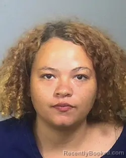 Mugshot of GIANITZA JAZMIN ECHEVARRIA