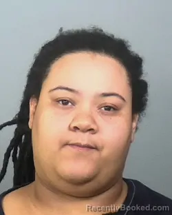 Mugshot of EMIJAH DONIQUE TRENAE LOCKLEAR booked in Manatee County, Florida on April 23, 2026